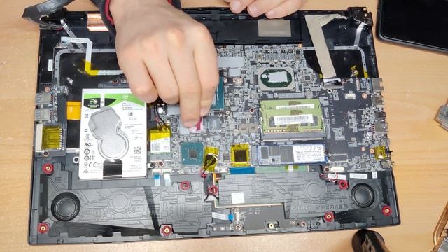 Changement pâte thermique MSI GL75 leopard смотреть онлайн