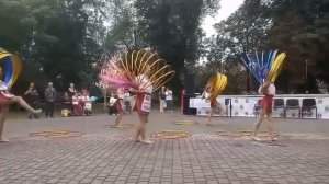 Цирковой номер  с обручами (хулахуп)