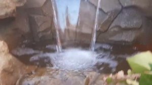 фонтан - водопад во двор или сад