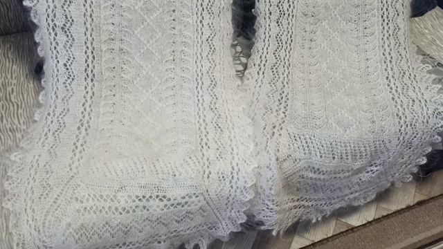 Белые пуховые палантины ажурной вязки. Обзор новинок. смотреть онлайн