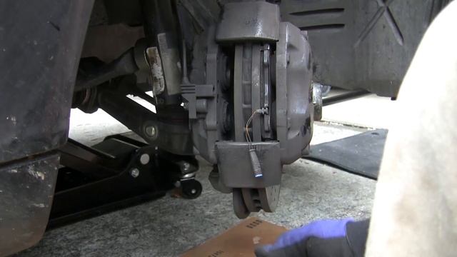 Mercedes S500 W220 Brake Pads (Front and Rear) Replacement смотреть онлайн