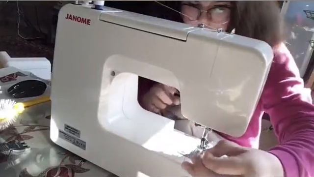 JANOME JQ 2515S // ЗАШИВАЕМ ДЫРКУ. смотреть онлайн