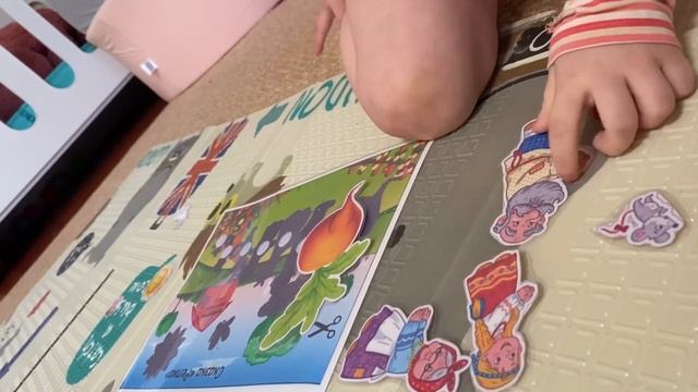 Развивающая игра на липучках