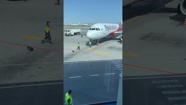 Аэропорт Алматы 28 апреля, самолет flyarystan, подготовка к взлета Алматы-Павлодар #almaty #полет смотреть онлайн