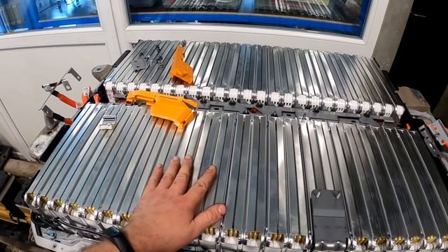 Опасно ли заряжать электромобиль в грозу? смотреть онлайн