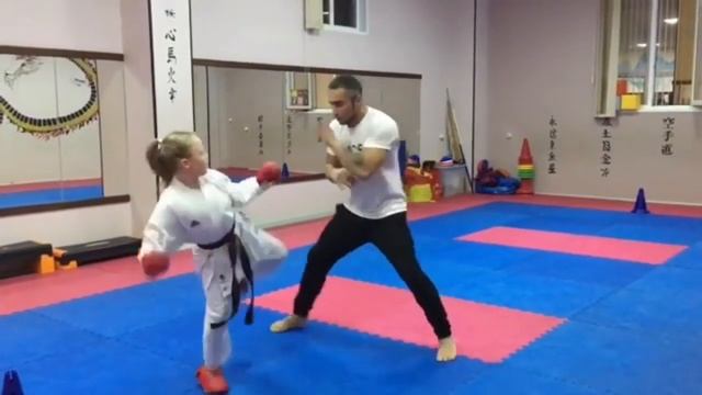 работа с девочкой.mp4 смотреть онлайн