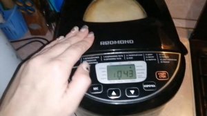 Хлебопечка Redmond RBM-1915/первый запуск выпекаю хлеб