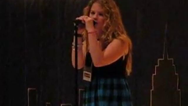 Tess Rose sings "Crazy on You" by Heart смотреть онлайн