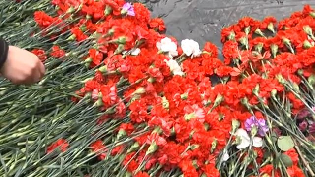 Церемония возложения цветов к Вечному огню смотреть онлайн