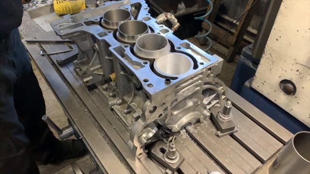 Запчасти в работе: гильзовка блока двигателя 2.0л бензин N20B20 от BMW 520i смотреть онлайн