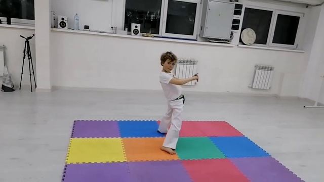 Крутые фишки из акробатики в капоэйре. Капоэйра для детей. Capoeira for kids смотреть онлайн