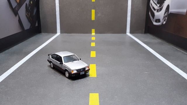 Monza Hatch S/R Miniatura escala 1\43 смотреть онлайн