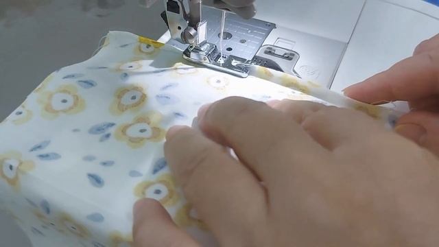 Лапка для подгибки края/Hemming foot смотреть онлайн