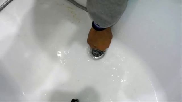 Самый простой способ прочистить раковину. И главное, это работает! смотреть онлайн