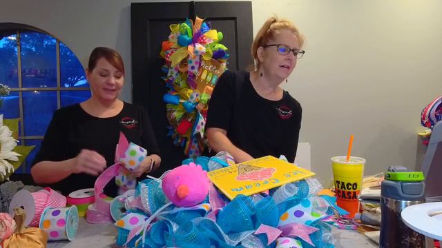 How to Make an Ice Cream Cone Summer Wreath смотреть онлайн