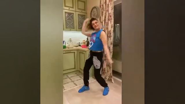 Челлендж на карантине ? Zumba fitness смотреть онлайн