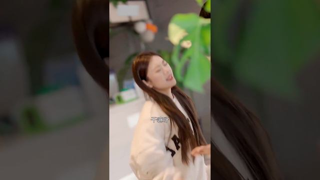 美女和男友約會遇到他的前任，被她當行嘲諷羞辱，沒想到這竟是一場戲！ #CP馬拉松#16-20 смотреть онлайн