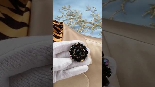 Лаконичная брошь, круглая черная брошь из бусин. Black round brooch pin ??? смотреть онлайн