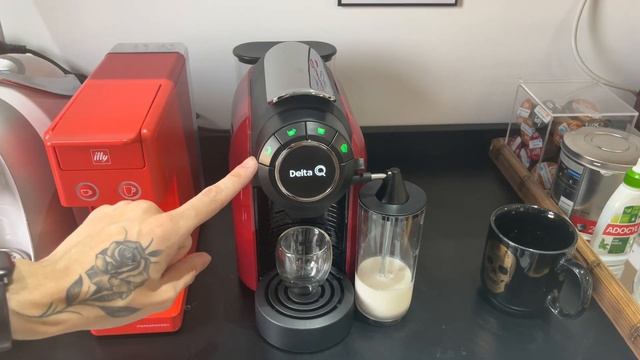 NOVA MÁQUINA DE CAFÉ EM CÁPSULA MILK QOOL - Delta Q смотреть онлайн