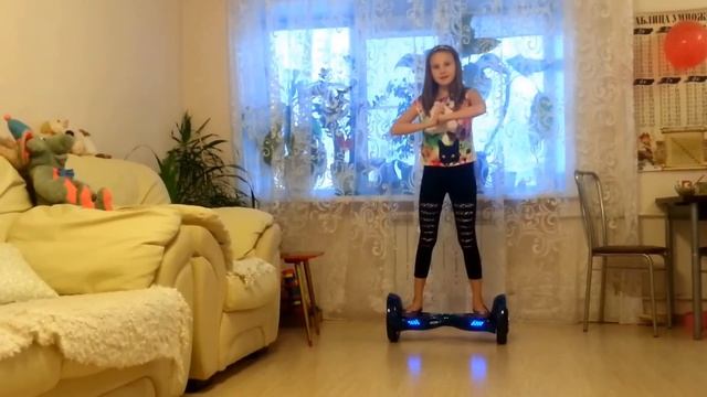 Мне купили гироскутер!!! катаемся!
