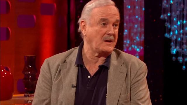 John Cleese Insults Taylor Swift's Cat Olivia - The Graham Norton Show смотреть онлайн