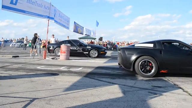 Ford Mustang GT 4.6L 3-valve V-8 vs Chevrolet Corvette C6 coupe, Drag Racing 402 м смотреть онлайн