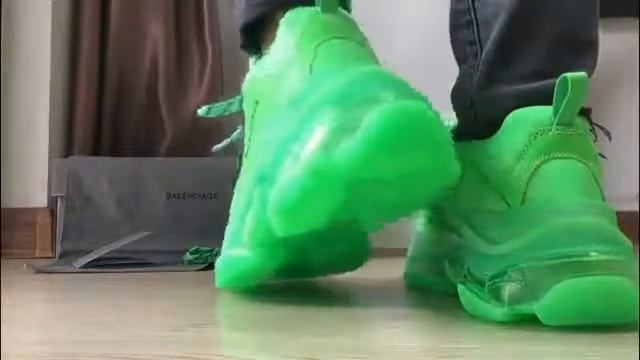 Balenciaga Triple S | Green смотреть онлайн