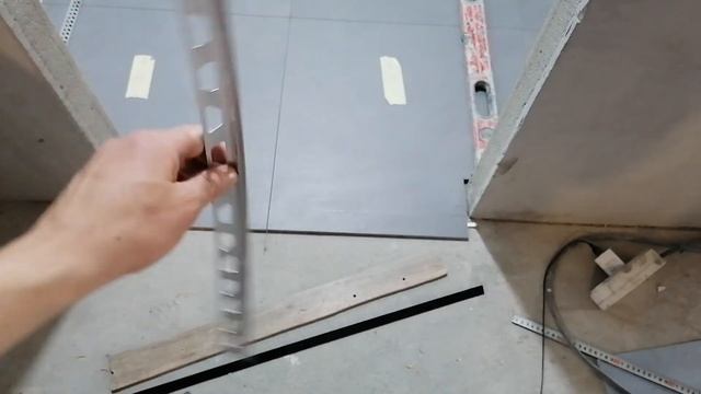 Раскладка плитки в ванной. Как стыковать плитку и ламинат. Тонкий порожек между плиткой и ламинатом смотреть онлайн