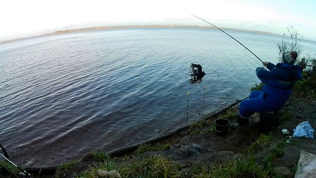 ЛОВИМ ЛЕЩА ОСЕНЬЮ НА ГОРЕ МОРЕ, ФИДЕР ,ДОНКА !!!!! ЛЕЩ КЛЮЕТ !!!!РЫБАЛКА НА ВОЛГЕ!!! смотреть онлайн
