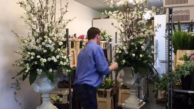 Timelapse video of garden urn pedestals - featuring Van de Lugt lisianthus - смотреть онлайн