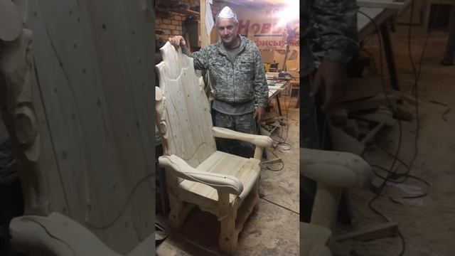 Резьба по дереву болгаркой.Трон своими руками! смотреть онлайн