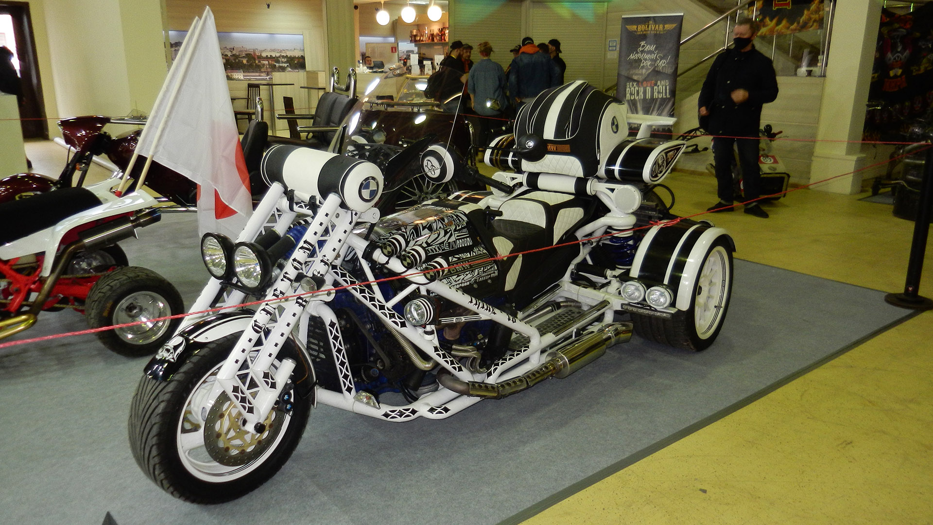 Crazy trike V8 с двигателем BMW смотреть онлайн