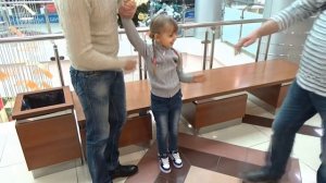 ❤ КРОССОВКИ ИЛИ РОЛИКИ? ❤ HEELYS: МОЙ ПЕРВЫЙ ЗАЕЗД! Учусь кататься на роликовых кроссовках Хилис ?