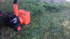Снегоуборщик летом,косим траву )))