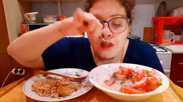 Мукбанг Греча с Котлетой, Салат/Уедет нонешний, раскопаю бывшего и буду с ним жить🤣 смотреть онлайн