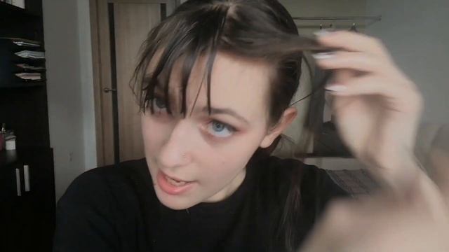 Стригу себе челку//челка дома смотреть онлайн