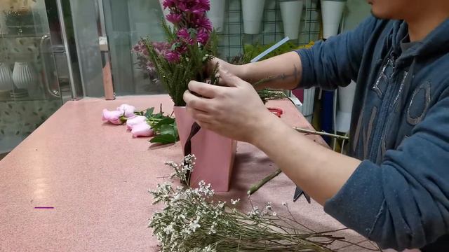 Baby shower floral arrangement || DIY Flower Arrangement смотреть онлайн