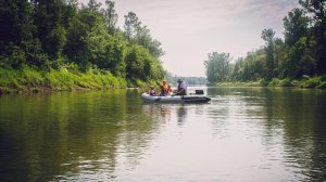 Сплав по реке Белая, на лодке с мотором.