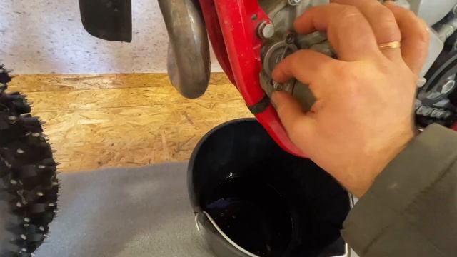 Замена масла в 4т эндуро мотоцикле GasGas / KTM / Husqvarna 250/350