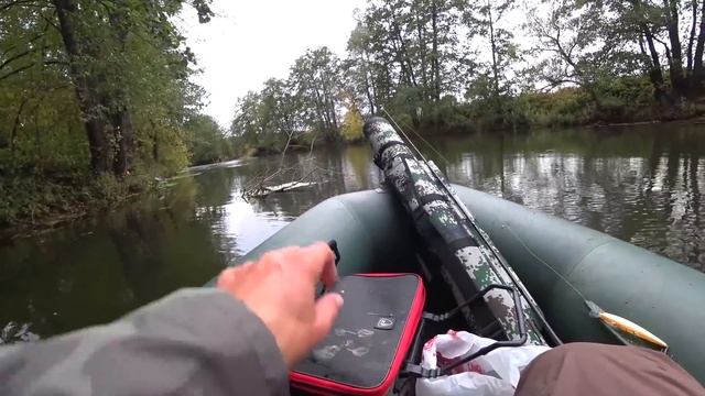 Ловля Щуки на маленькой красивой речке. Рыбалка осенью на спиннинг и жерлицы ( кружки ).