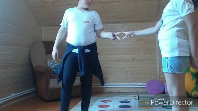 Челлендж играем в Твистер смотреть онлайн