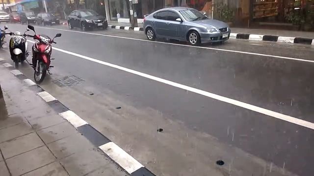 Дождик поливает