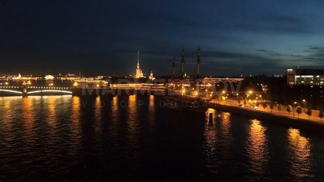 Old frigate near the waterfront in center of St.Petersburg - 4K, Full HD Stock Drone Video Footage смотреть онлайн