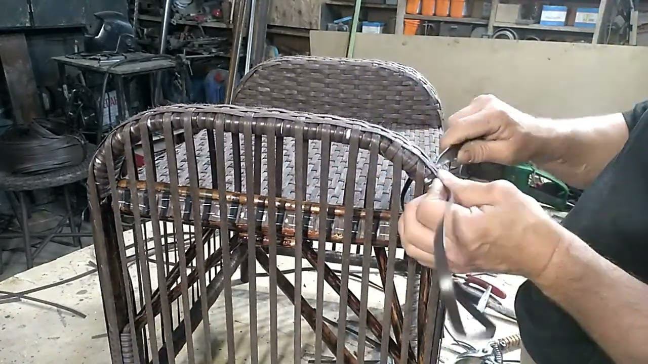 плетеный пуф из ротанга и лозы