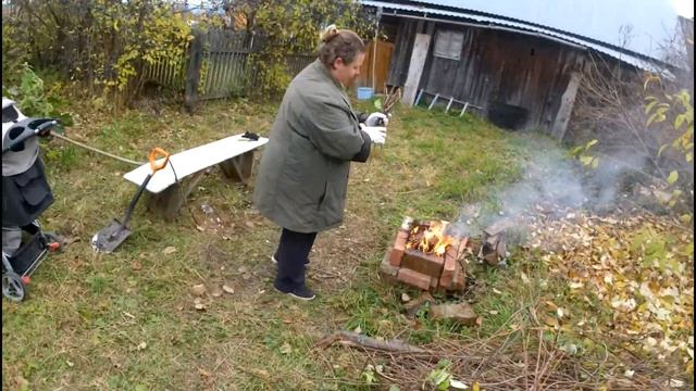 Уборка в саду и наша первая грядка.  #27