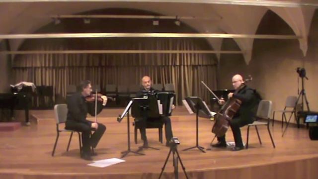 BERNARD CAVANNA TRIO pour accordeon, violon et violoncelle смотреть онлайн