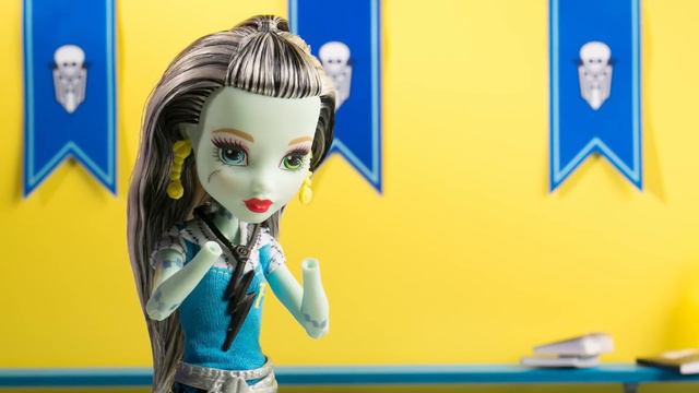 Frankie Stein Sparks Up a Club at Monster High! | Fangtastic Fall Series | Monster High смотреть онлайн