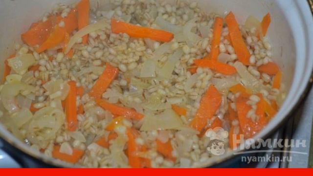 Pearl porridge with beef liver in a frying pan смотреть онлайн