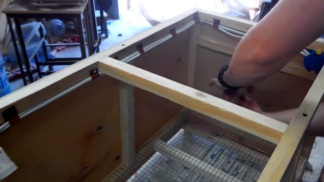 Брудер для цыплят своими руками.