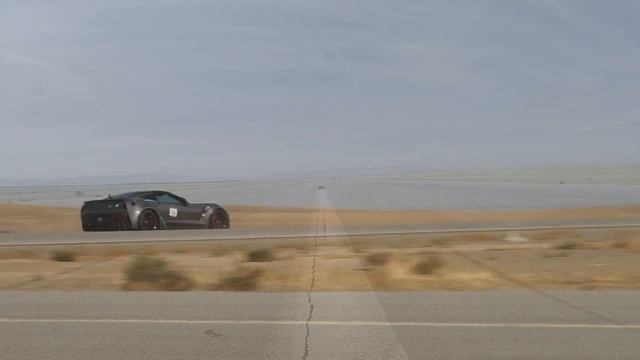 Corvette Z06 vs Ferrari F12berlinetta смотреть онлайн